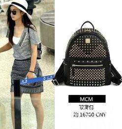 明星背mcm双肩包搭配,MCM双肩包演绎时尚潮流搭配秘籍