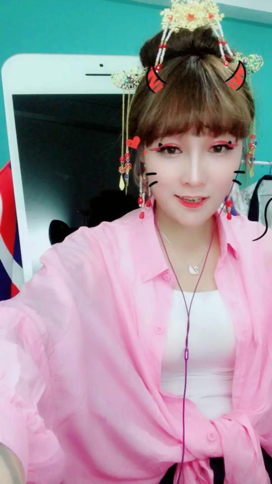 喜欢听歌的网红小鲜肉,网红小鲜肉的动感旋律之旅